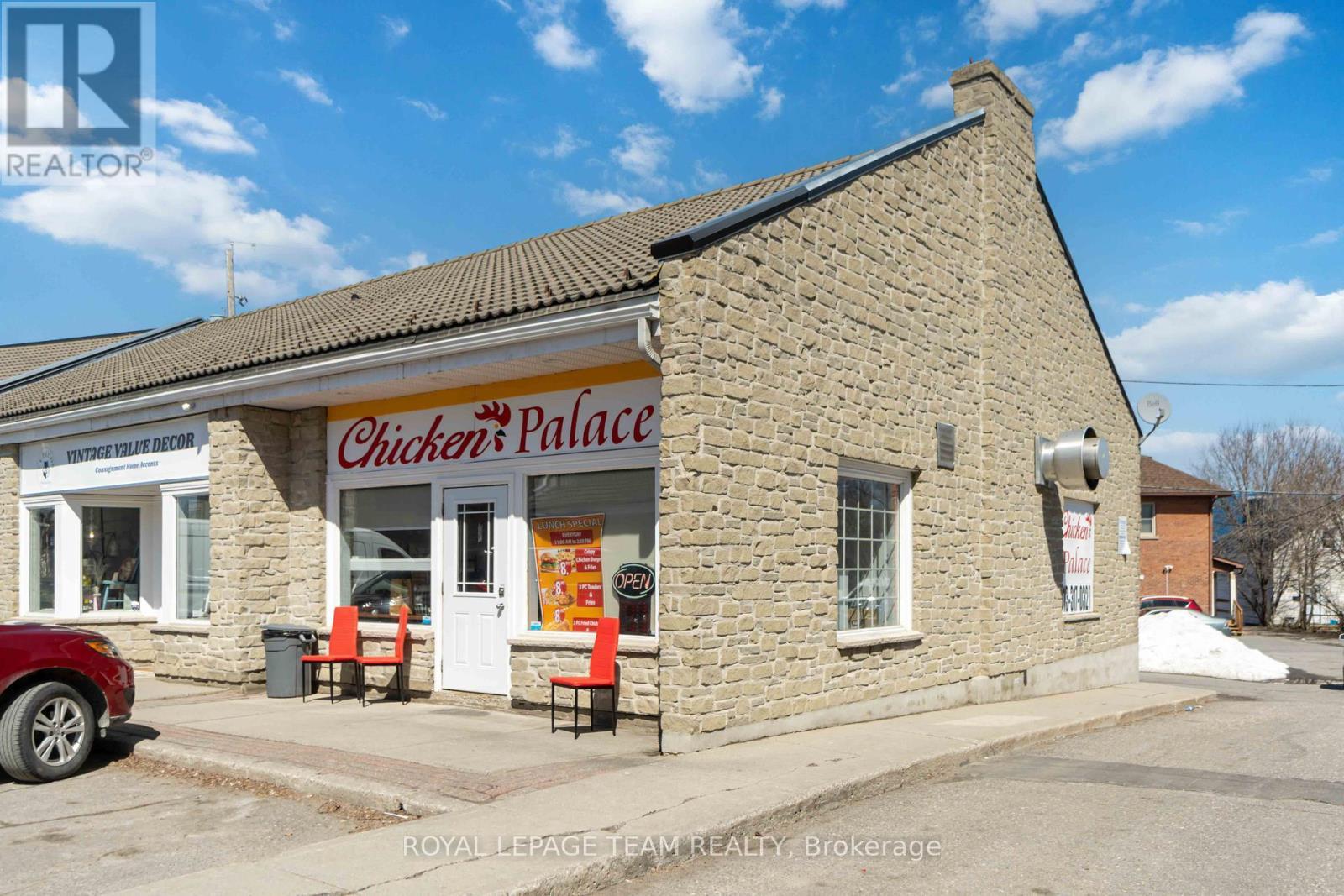 












8 - 75 ELGIN STREET W

,
Arnprior,




Ontario
K7S3T9

