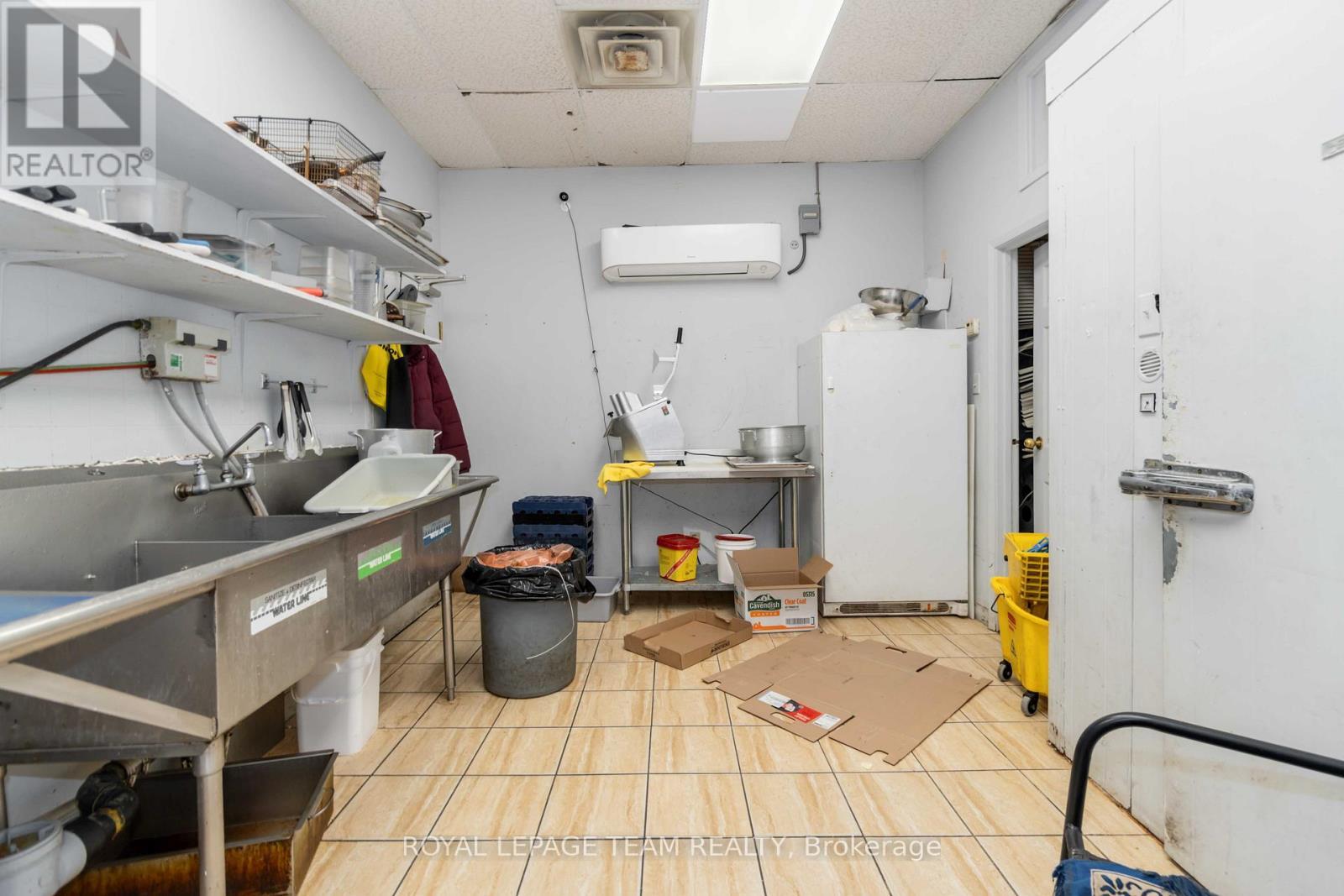 












8 - 75 ELGIN STREET W

,
Arnprior,




Ontario
K7S3T9

