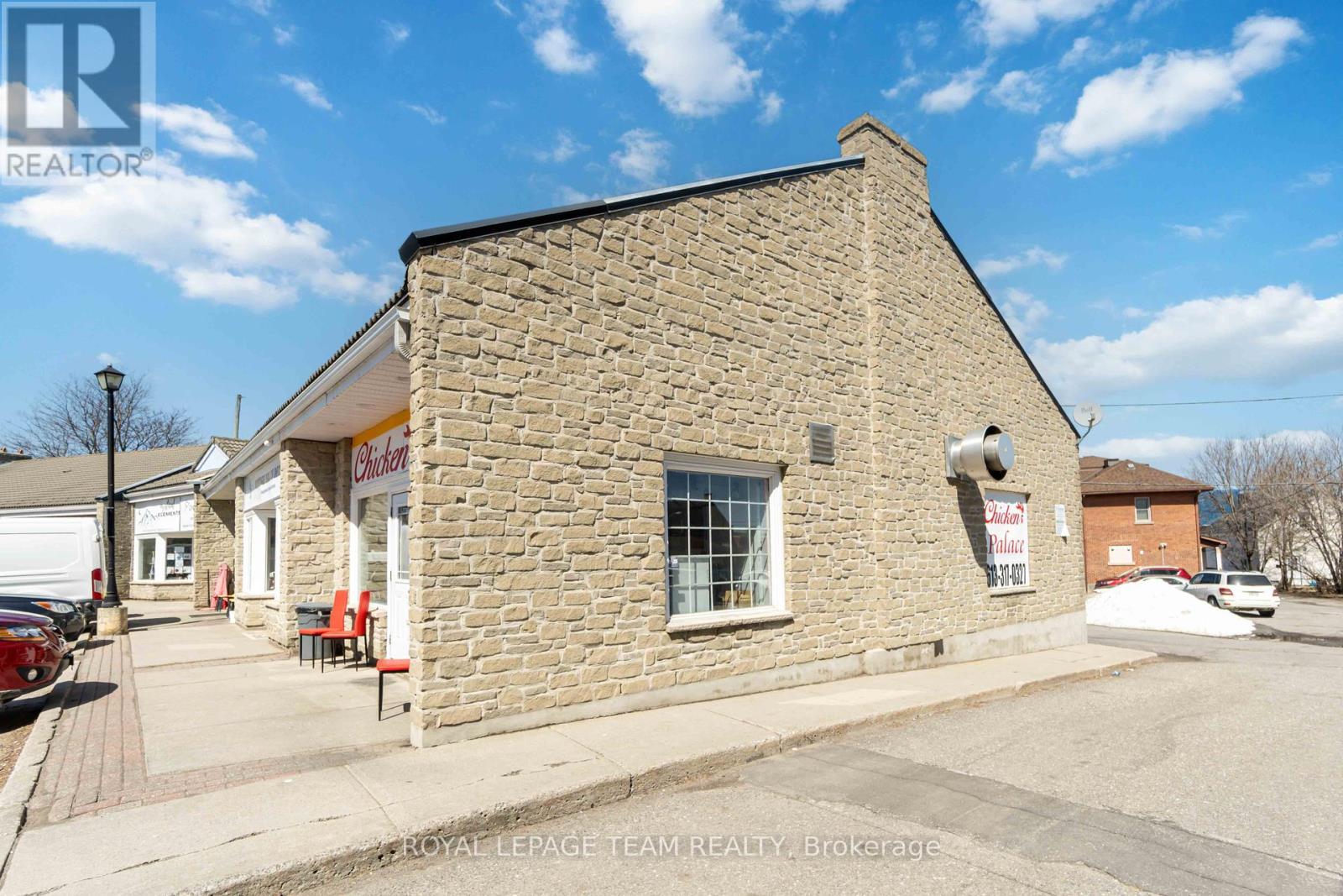












8 - 75 ELGIN STREET W

,
Arnprior,




Ontario
K7S3T9

