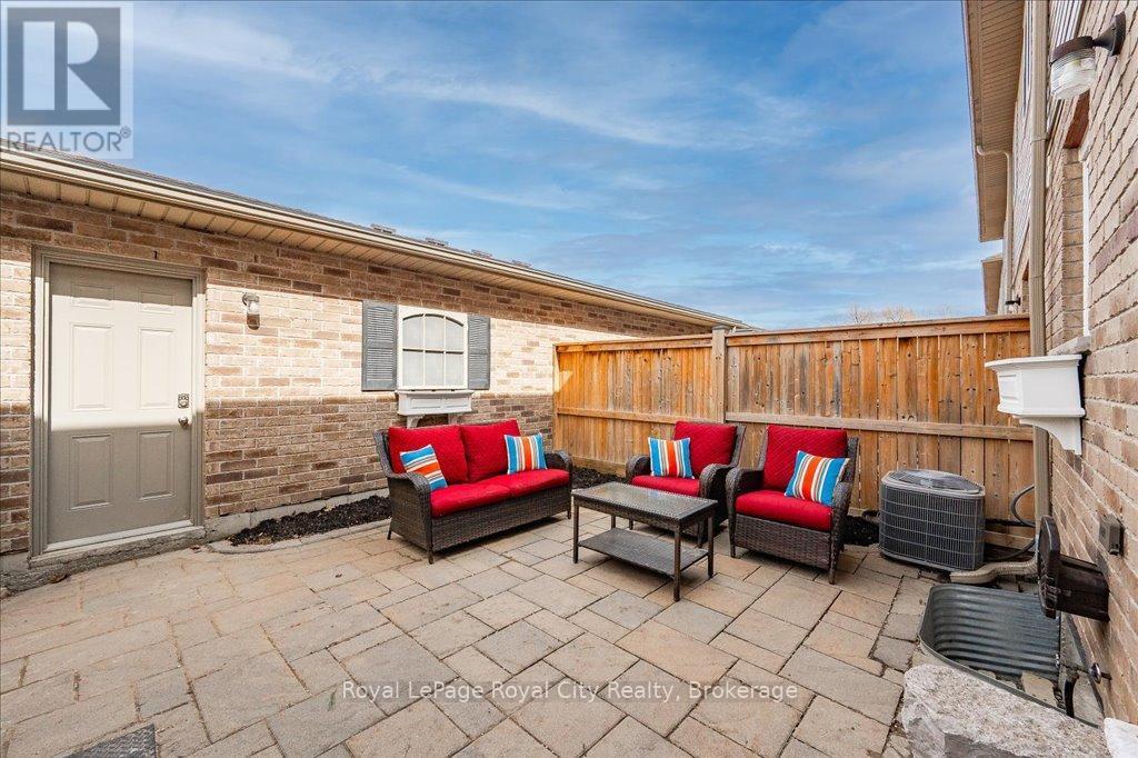 












28 - 714 WILLOW ROAD

,
Guelph (Willow West/Sugarbush/West Acres),




Ontario
N1K0B7

