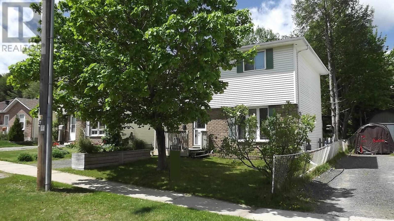 












26 Hergott AVE

,
Elliot Lake,




Ontario
P5A3A8


