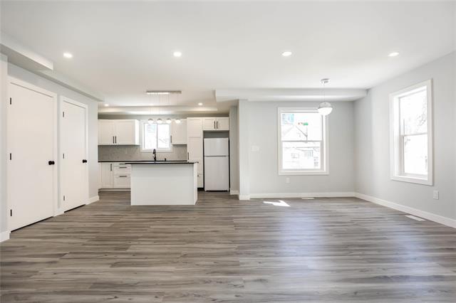 









571


Burrows

AVE,
Winnipeg,




MB
R2W 2A5

