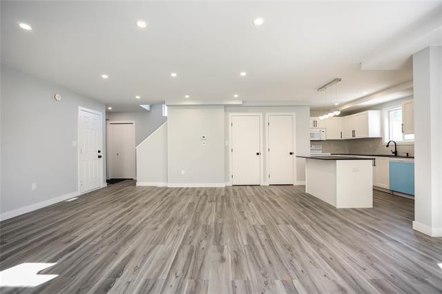 









571


Burrows

AVE,
Winnipeg,




MB
R2W 2A5


