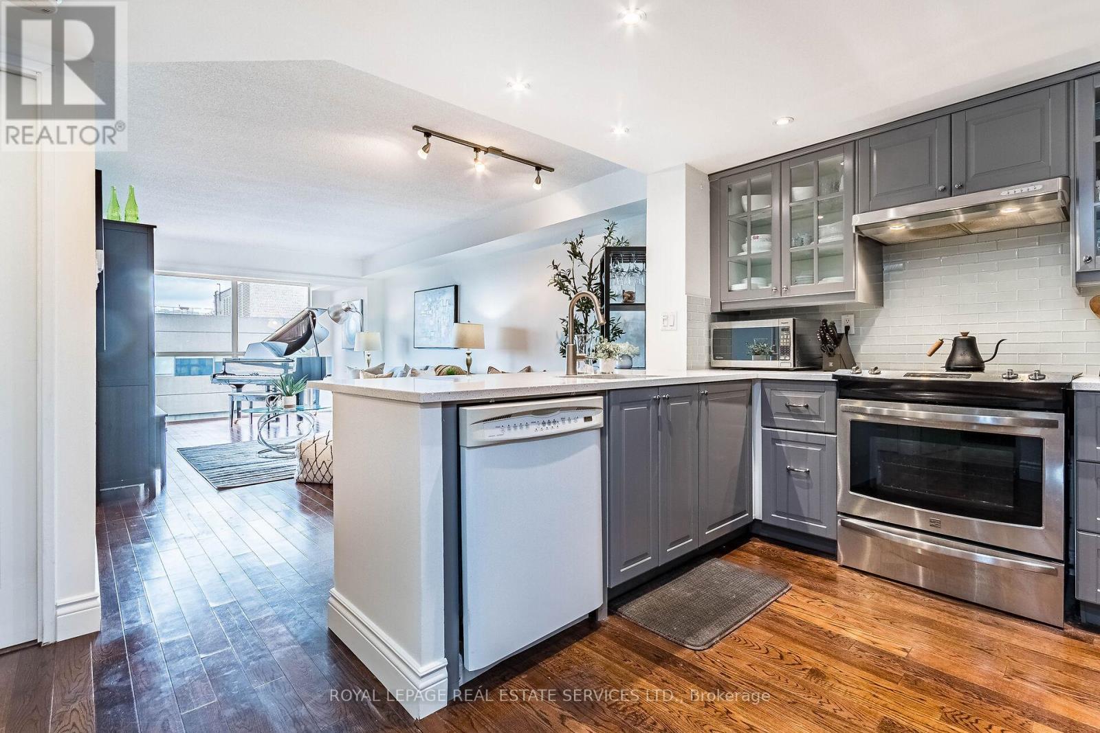 












1614 - 705 KING STREET W

,
Toronto,




Ontario
M5V2W8


