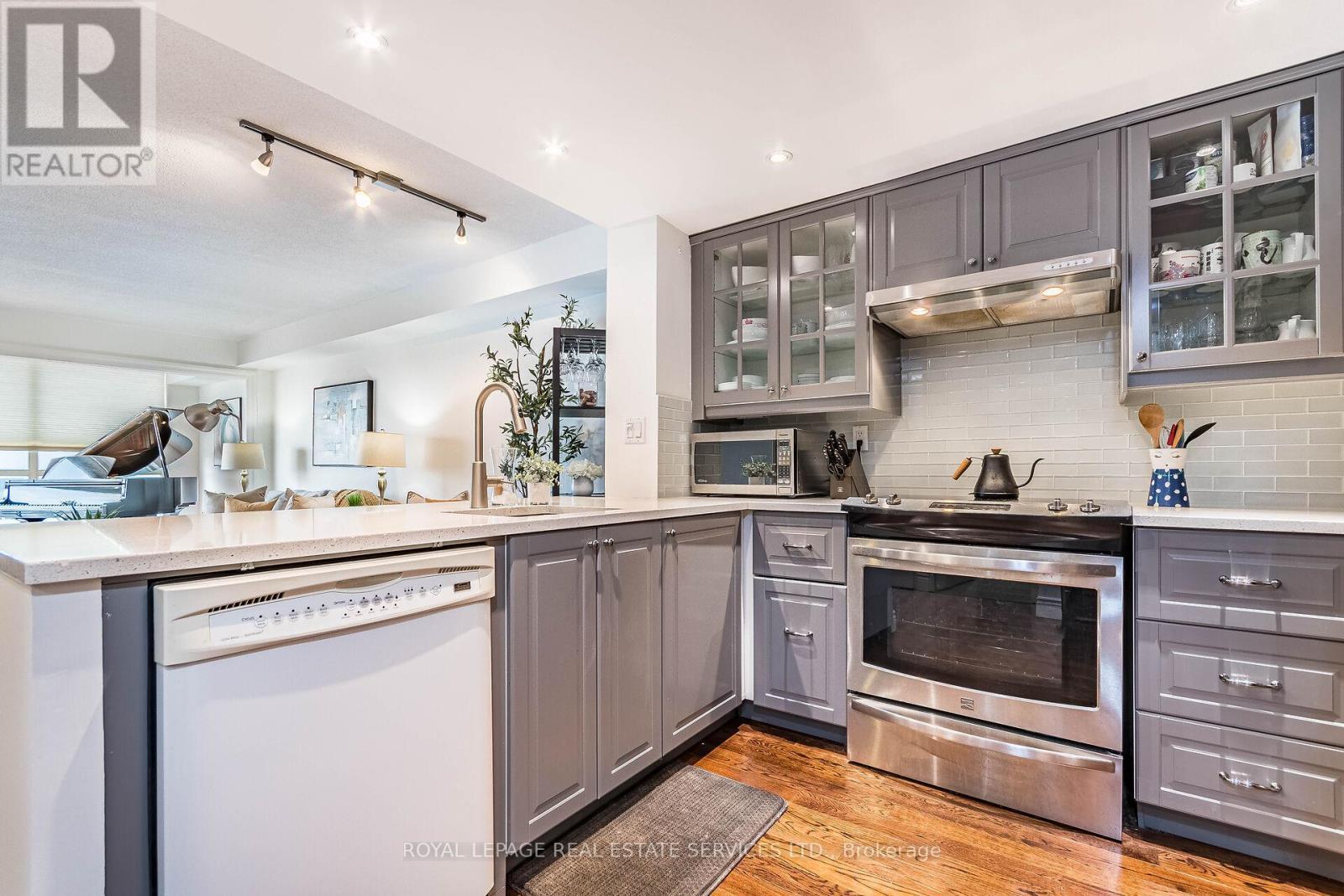












1614 - 705 KING STREET W

,
Toronto,




Ontario
M5V2W8

