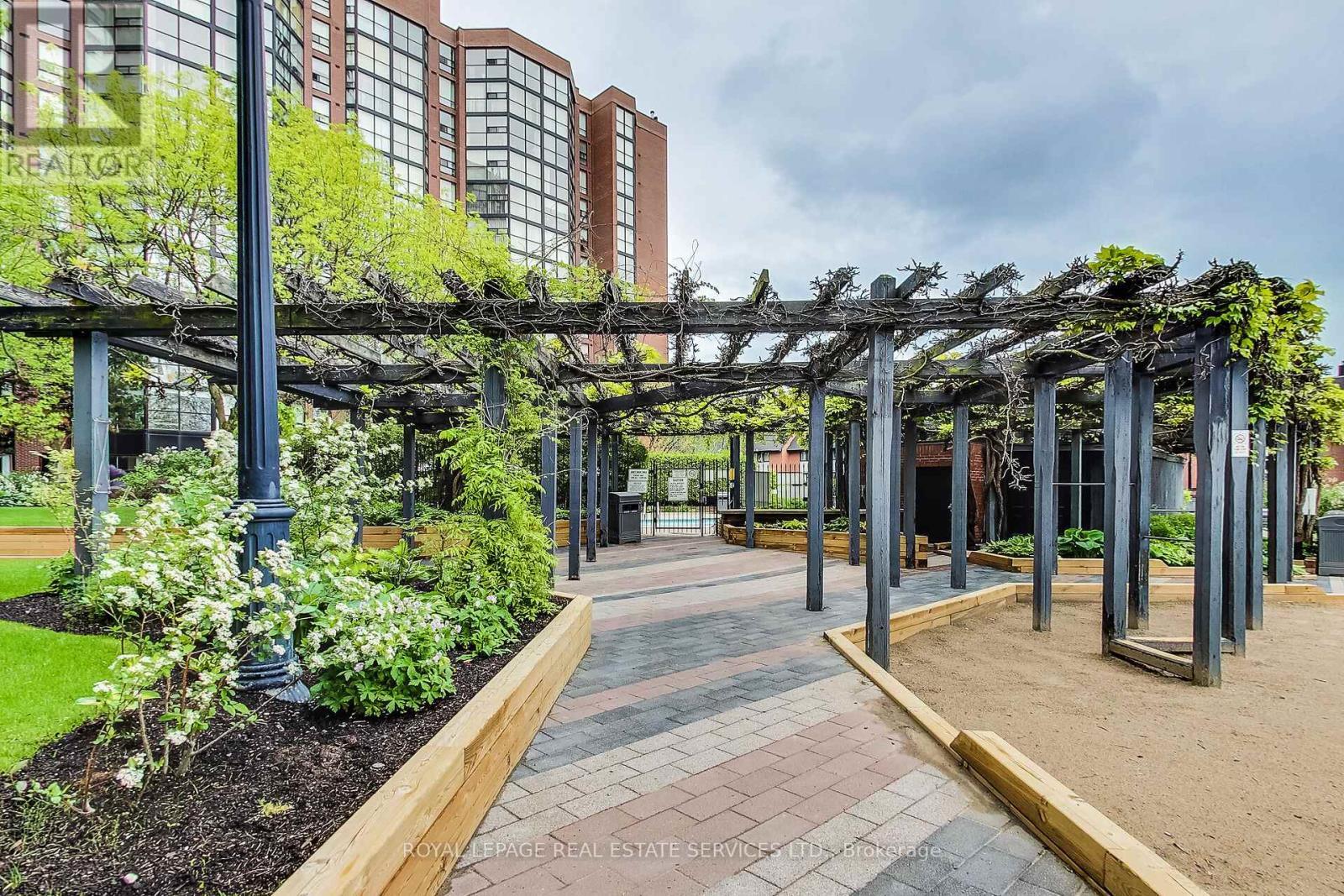 












1614 - 705 KING STREET W

,
Toronto,




Ontario
M5V2W8

