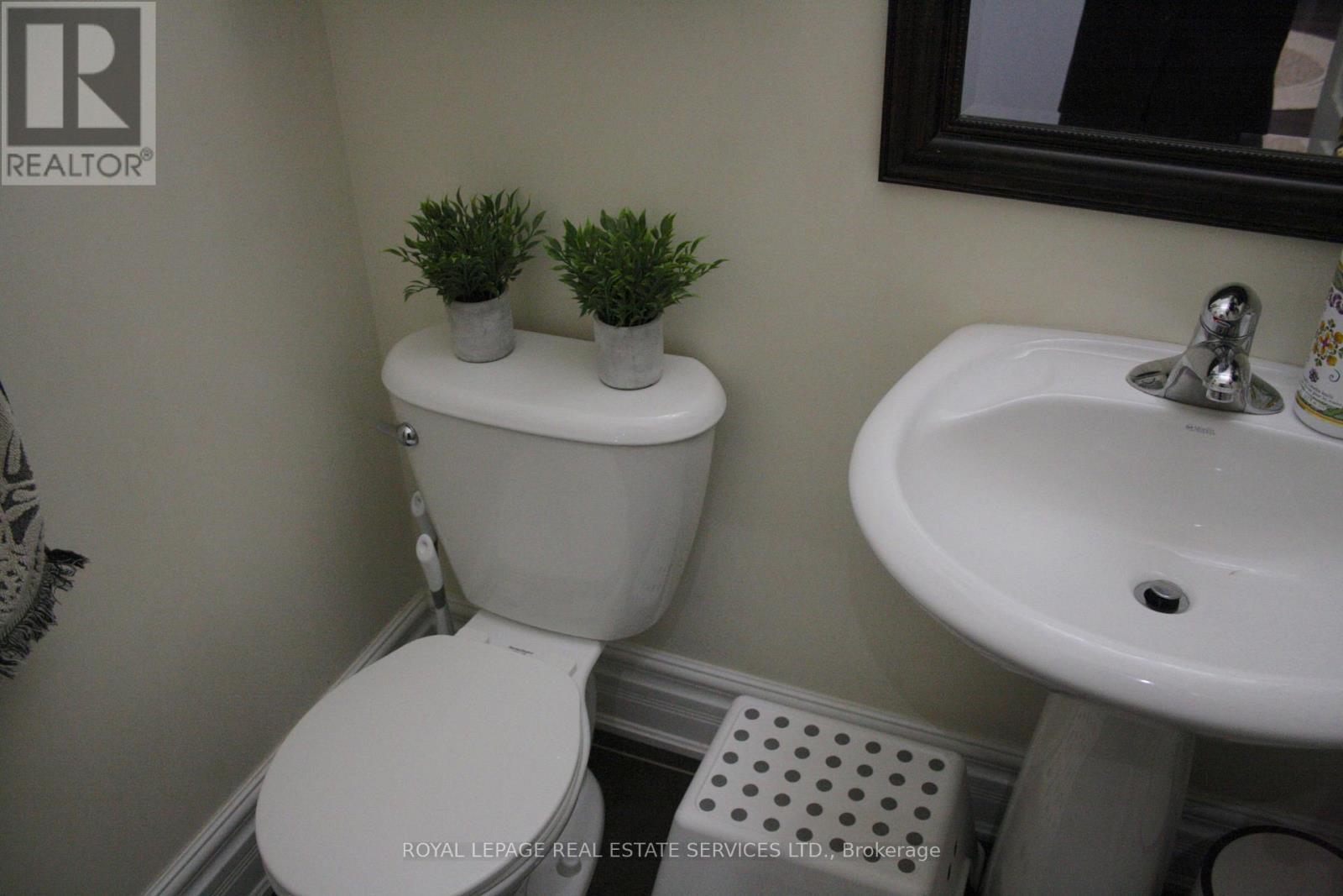 












261 NAUTICAL BOULEVARD

,
Oakville,




Ontario
L6L0B9

