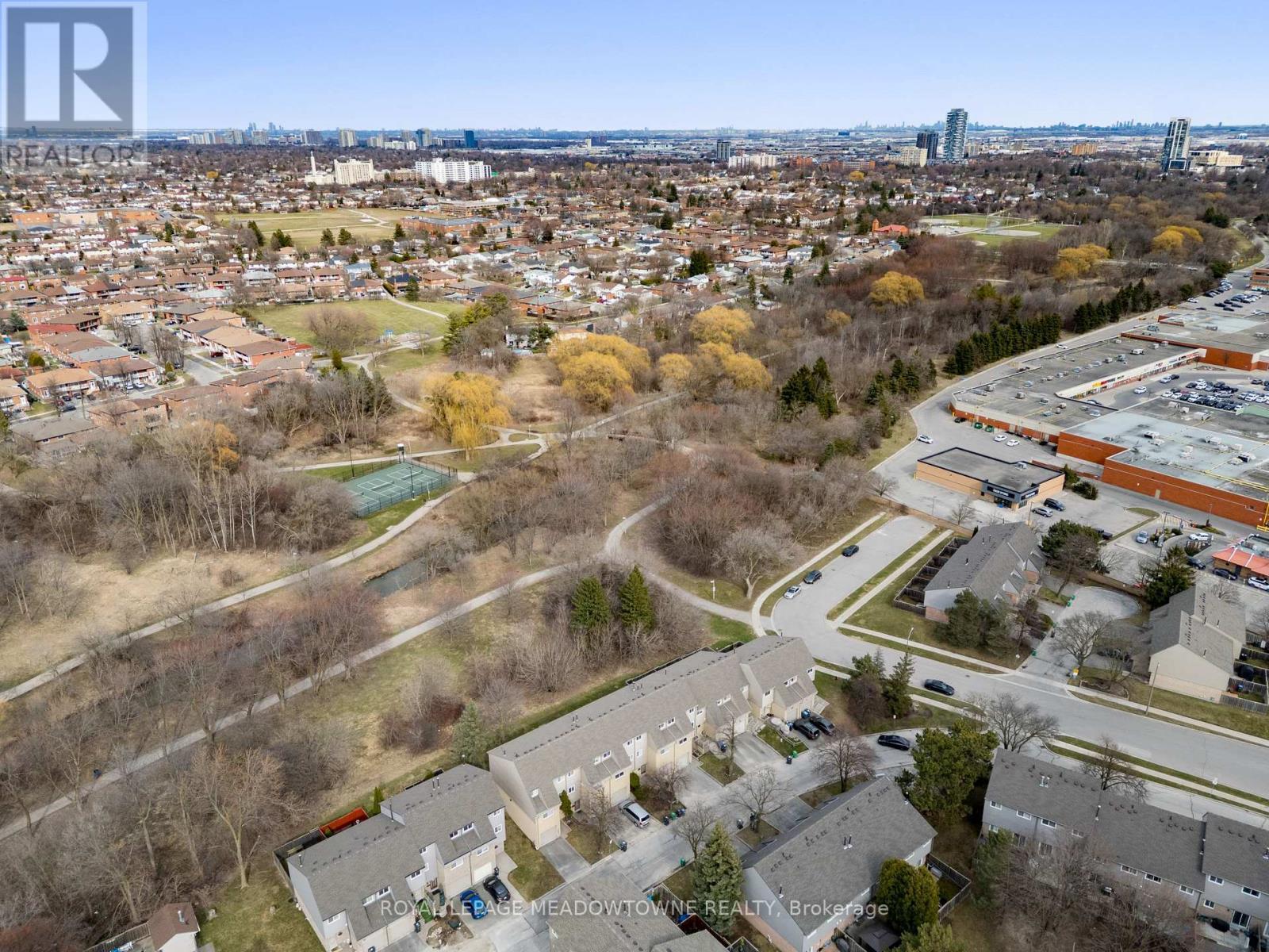 












46 - 46 TARA PARK CRESCENT

,
Brampton,




Ontario
L6V3E3

