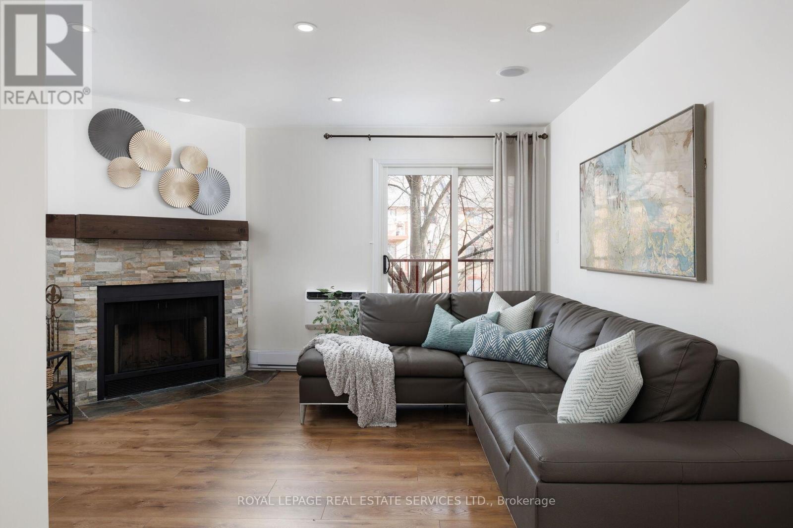 












1021 - 1504 PILGRIMS WAY

,
Oakville,




Ontario
L6M3H1

