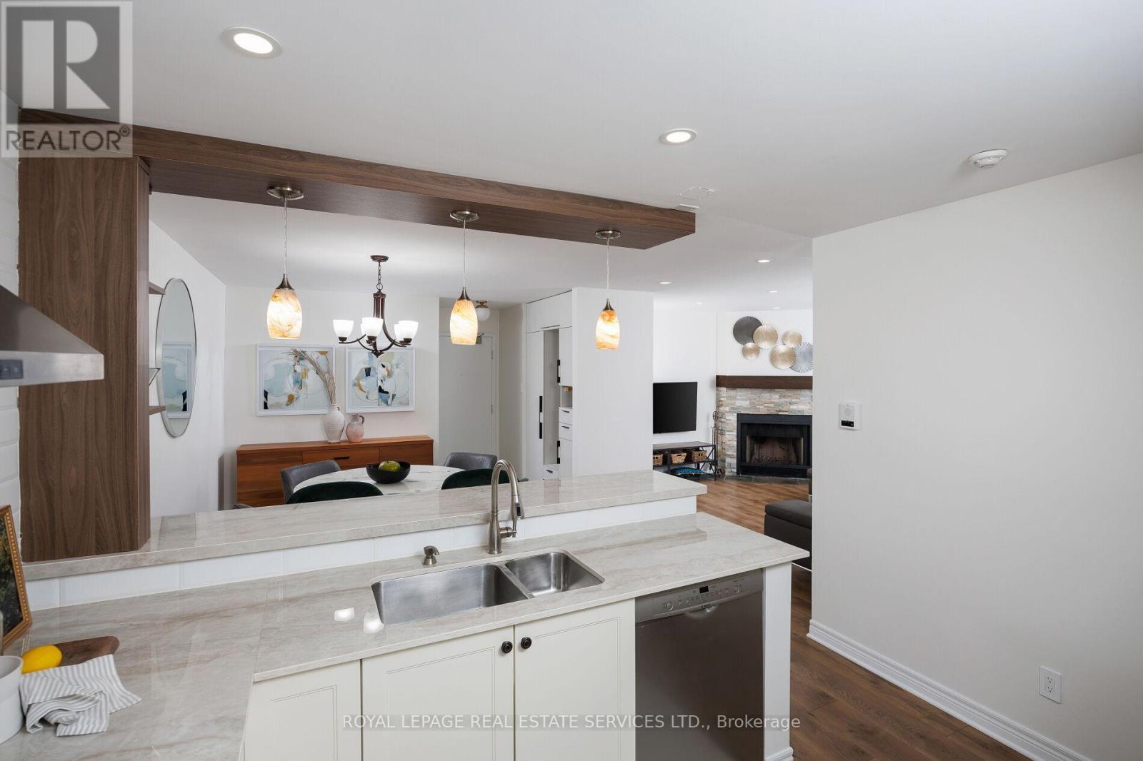 












1021 - 1504 PILGRIMS WAY

,
Oakville,




Ontario
L6M3H1

