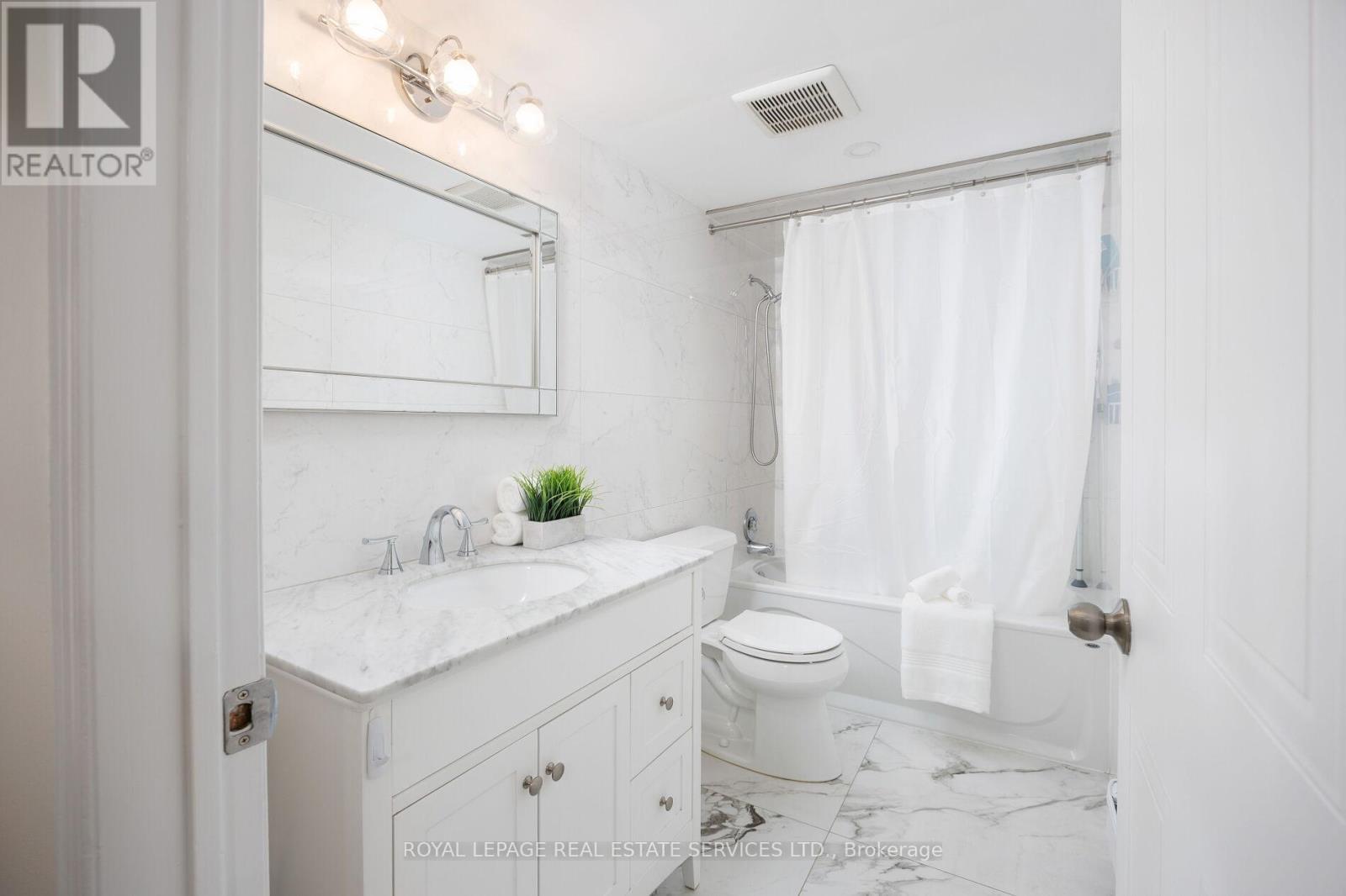 












1021 - 1504 PILGRIMS WAY

,
Oakville,




Ontario
L6M3H1

