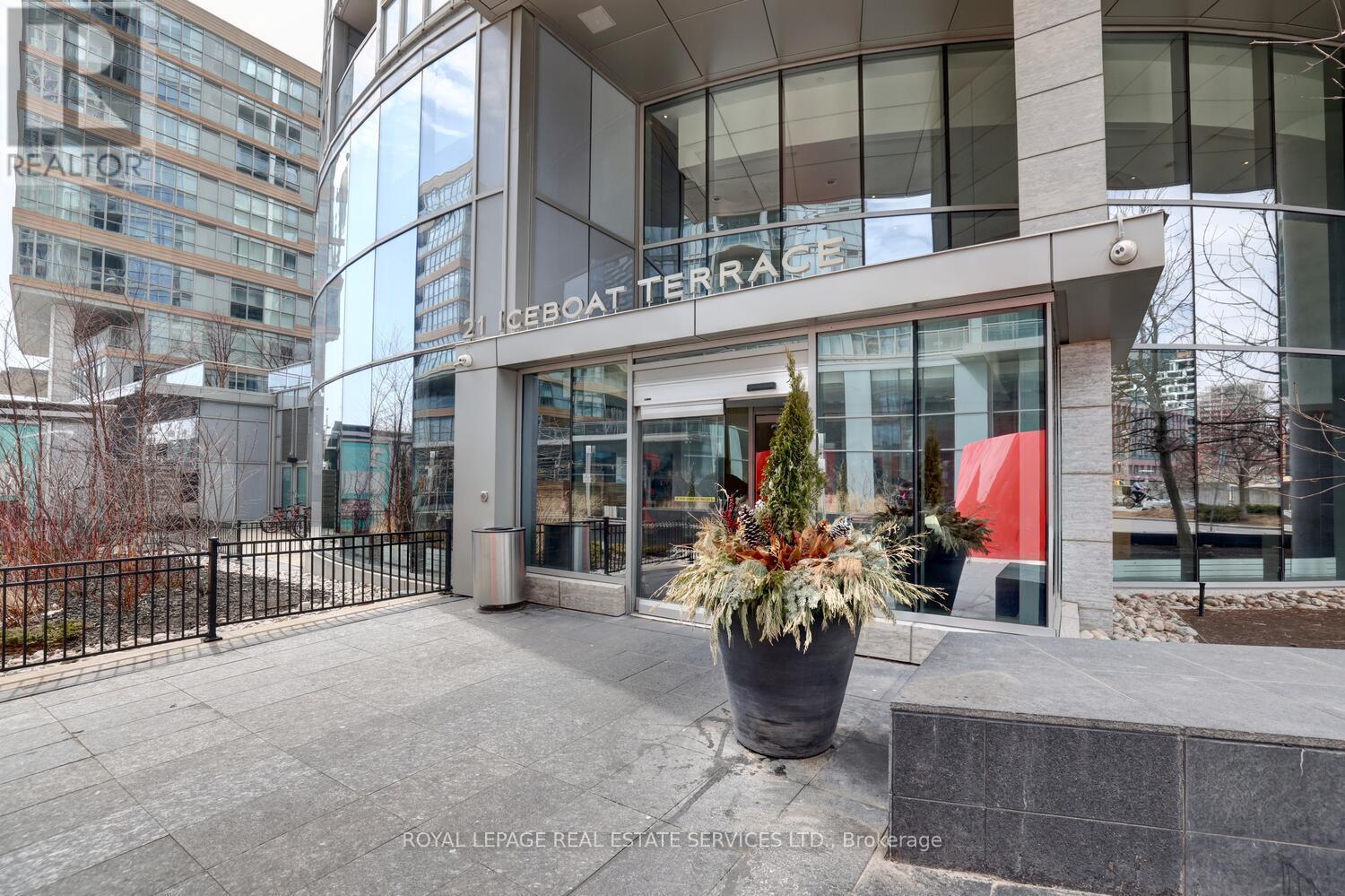 












3902 - 21 ICEBOAT TERRACE

,
Toronto,




Ontario
M5V4A9

