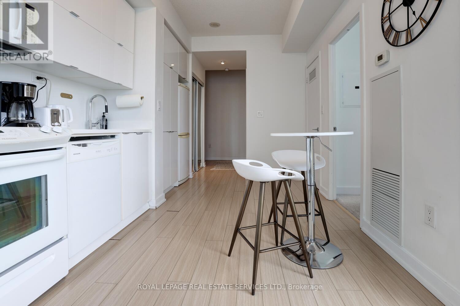 












3902 - 21 ICEBOAT TERRACE

,
Toronto,




Ontario
M5V4A9

