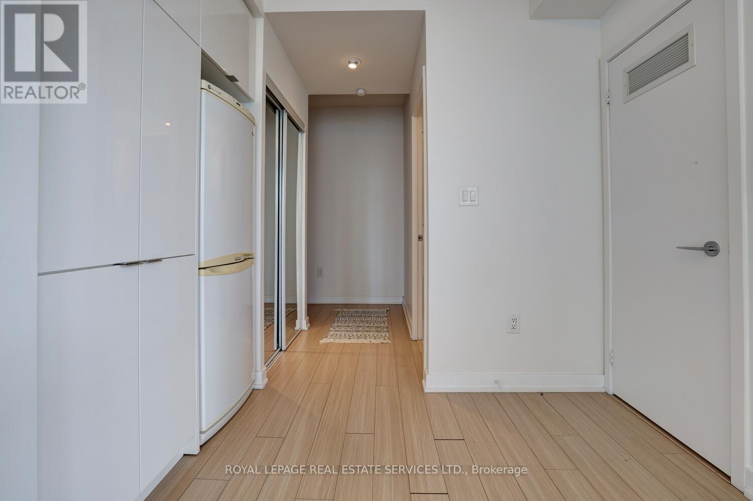 












3902 - 21 ICEBOAT TERRACE

,
Toronto,




Ontario
M5V4A9

