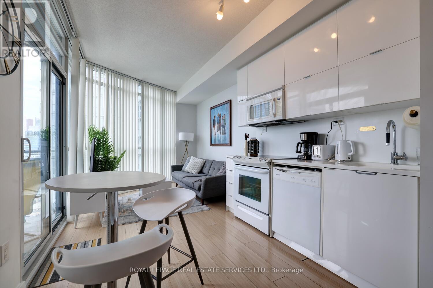 












3902 - 21 ICEBOAT TERRACE

,
Toronto,




Ontario
M5V4A9

