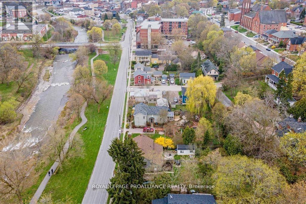 












90-92 CAVAN STREET

,
Port Hope,




Ontario
L1A3B7

