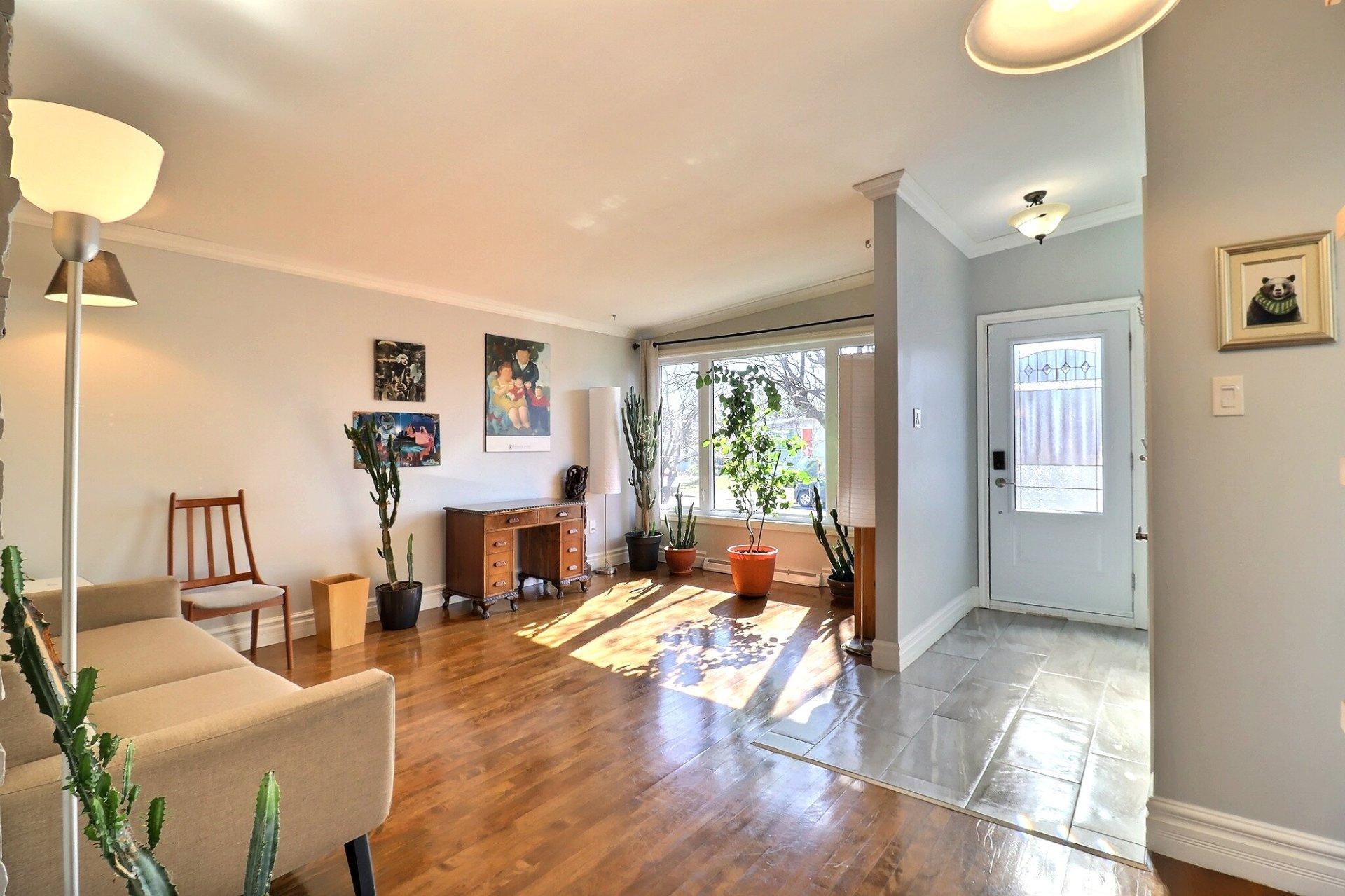 









90


Rue Chalmers

,
Longueuil (Greenfield Park),




QC
J4V3A5

