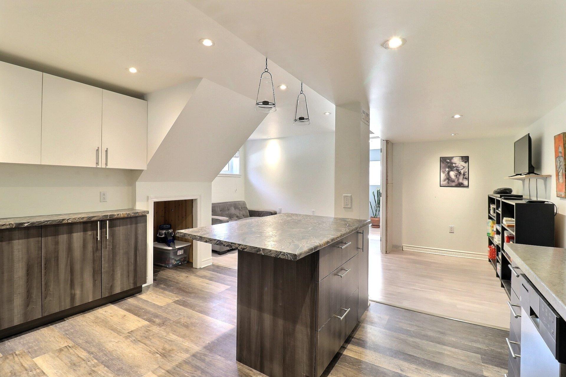 









90


Rue Chalmers

,
Longueuil (Greenfield Park),




QC
J4V3A5

