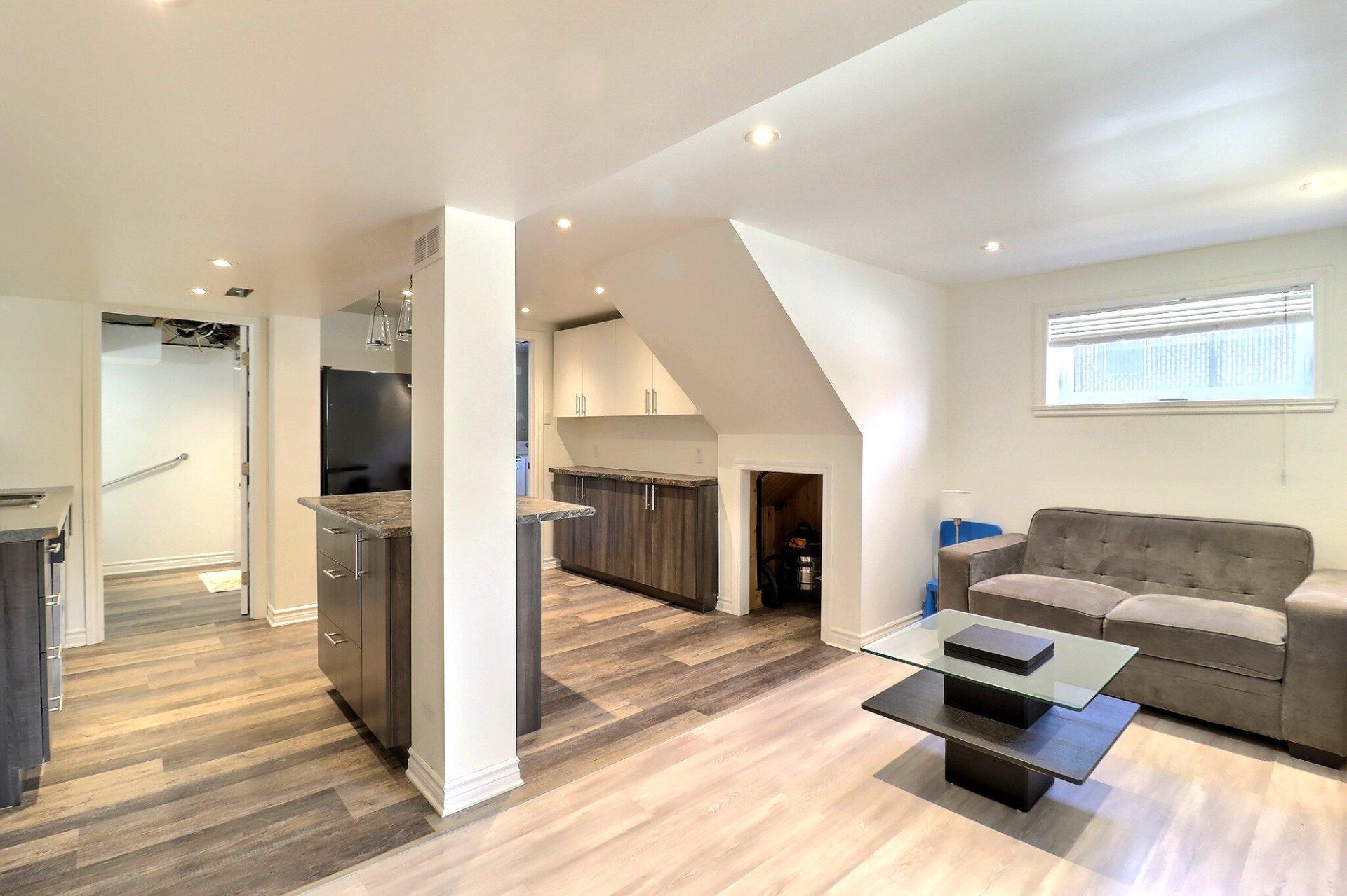 









90


Rue Chalmers

,
Longueuil (Greenfield Park),




QC
J4V3A5

