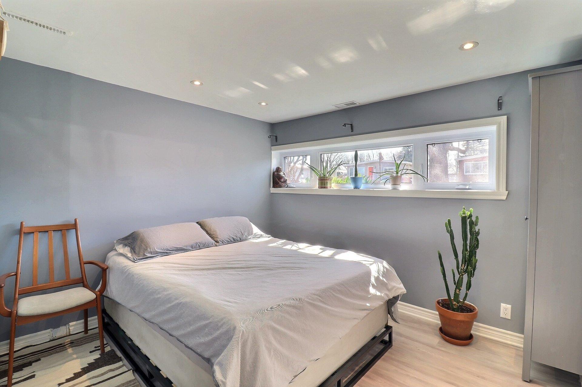 









90


Rue Chalmers

,
Longueuil (Greenfield Park),




QC
J4V3A5

