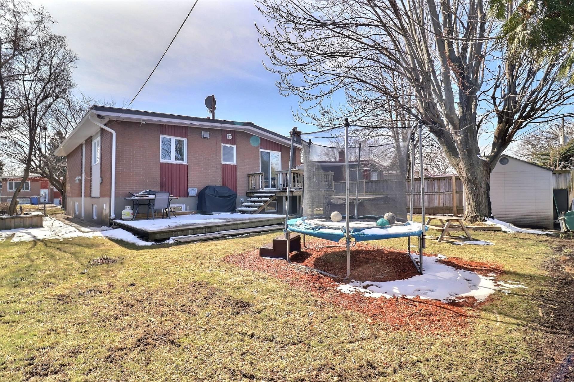 









90


Rue Chalmers

,
Longueuil (Greenfield Park),




QC
J4V3A5

