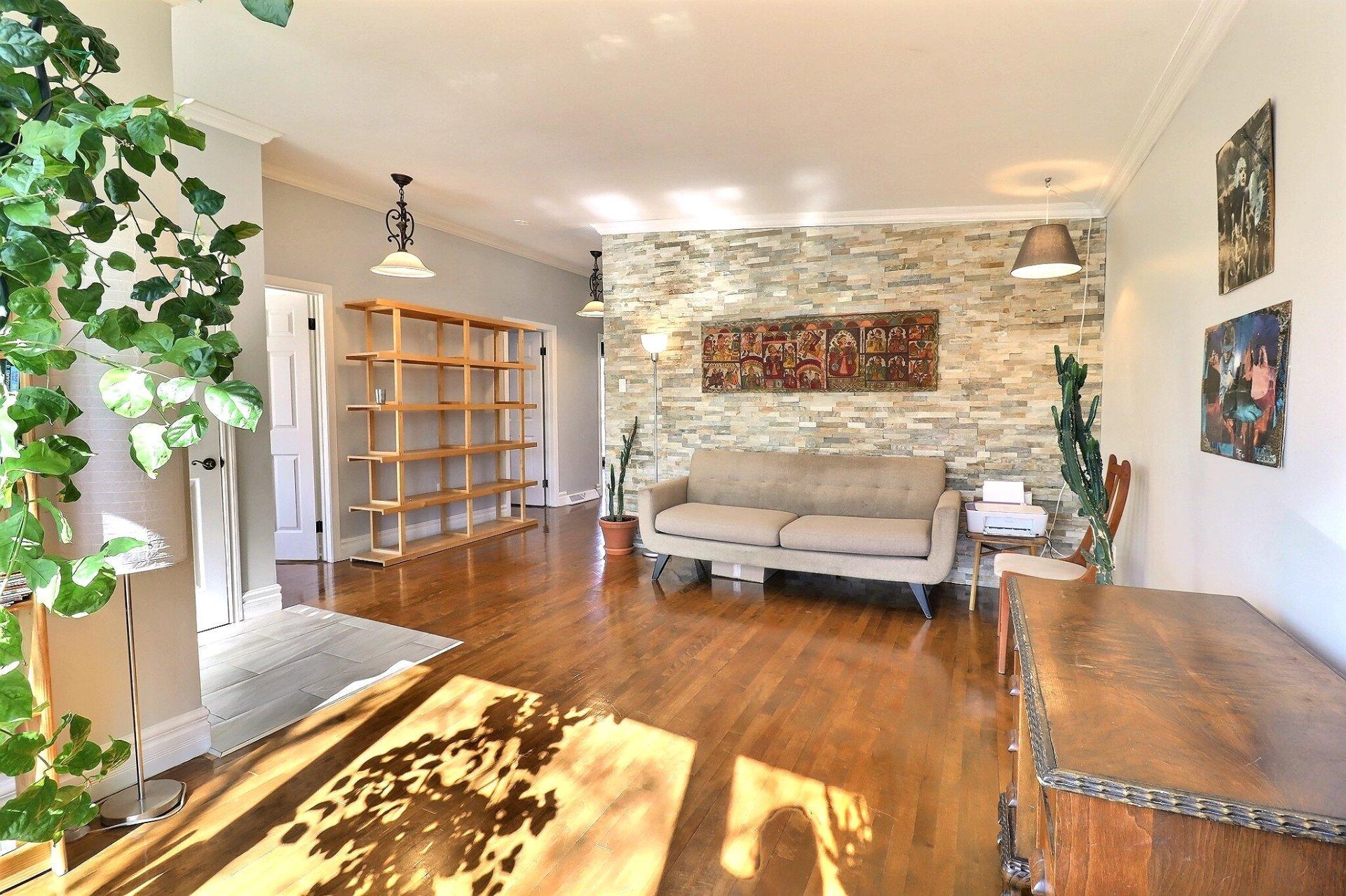 









90


Rue Chalmers

,
Longueuil (Greenfield Park),




QC
J4V3A5

