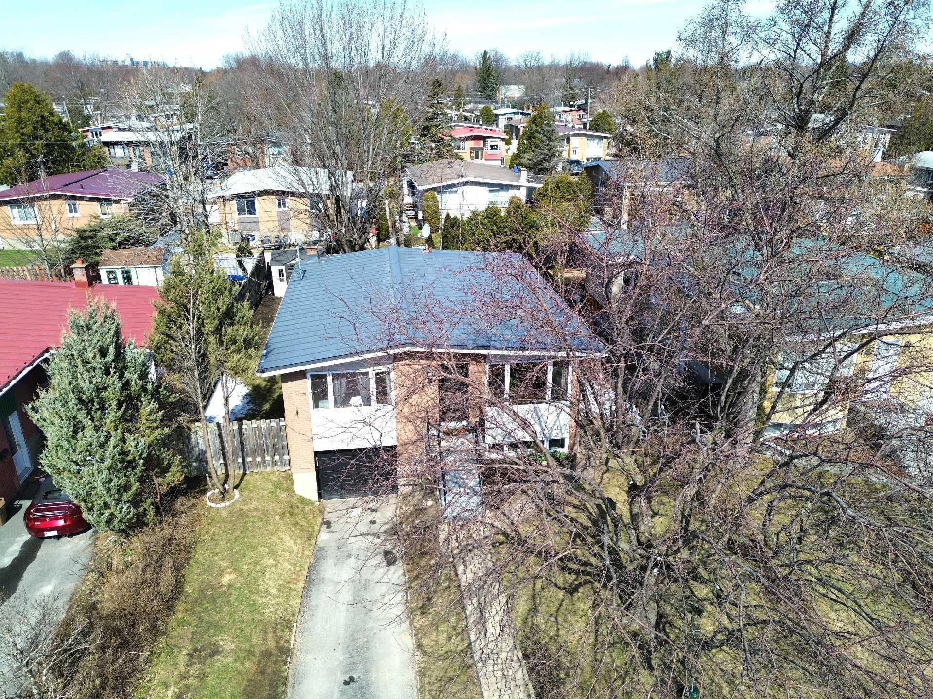 









90


Rue Chalmers

,
Longueuil (Greenfield Park),




QC
J4V3A5

