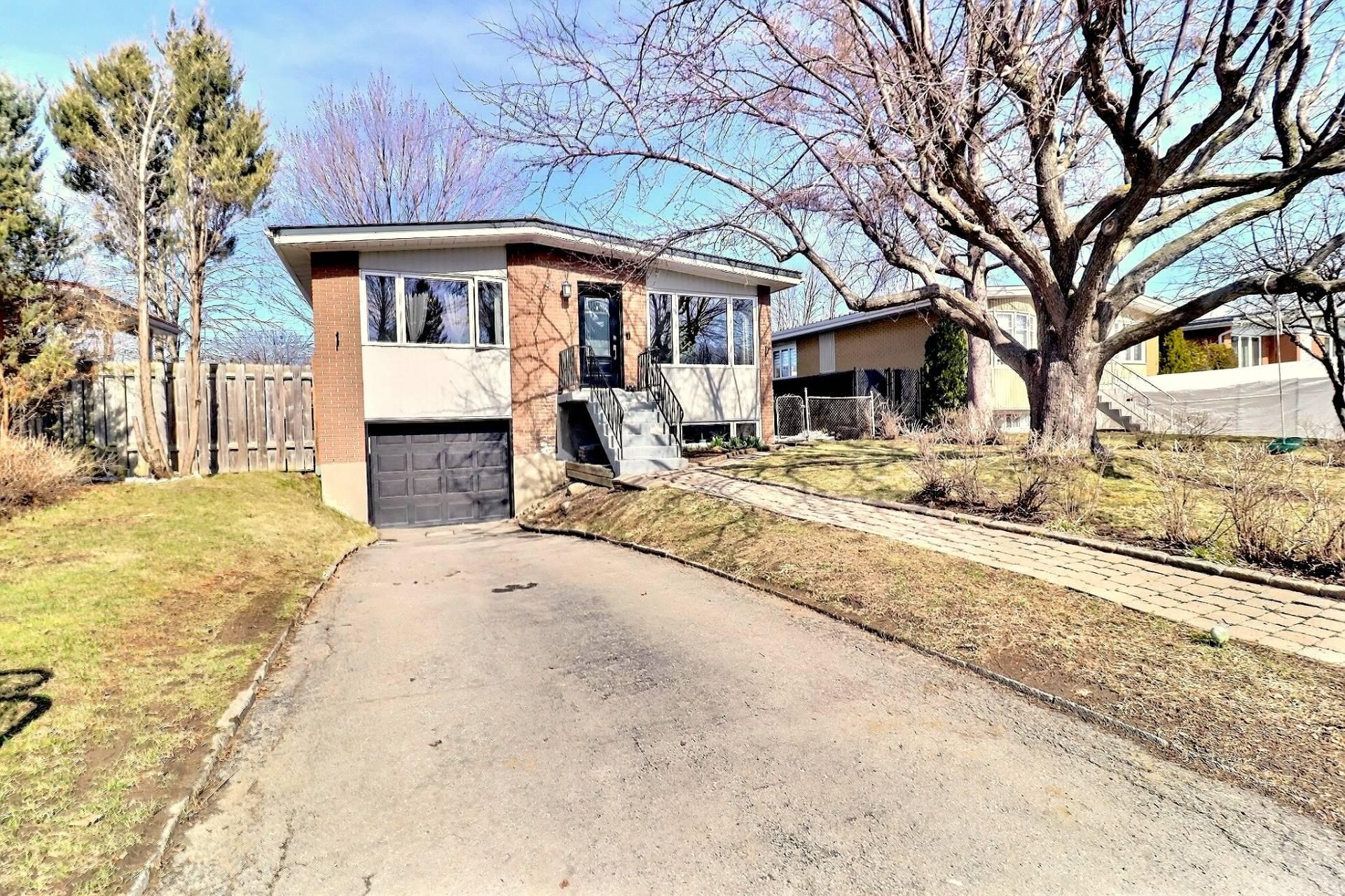 









90


Rue Chalmers

,
Longueuil (Greenfield Park),




QC
J4V3A5

