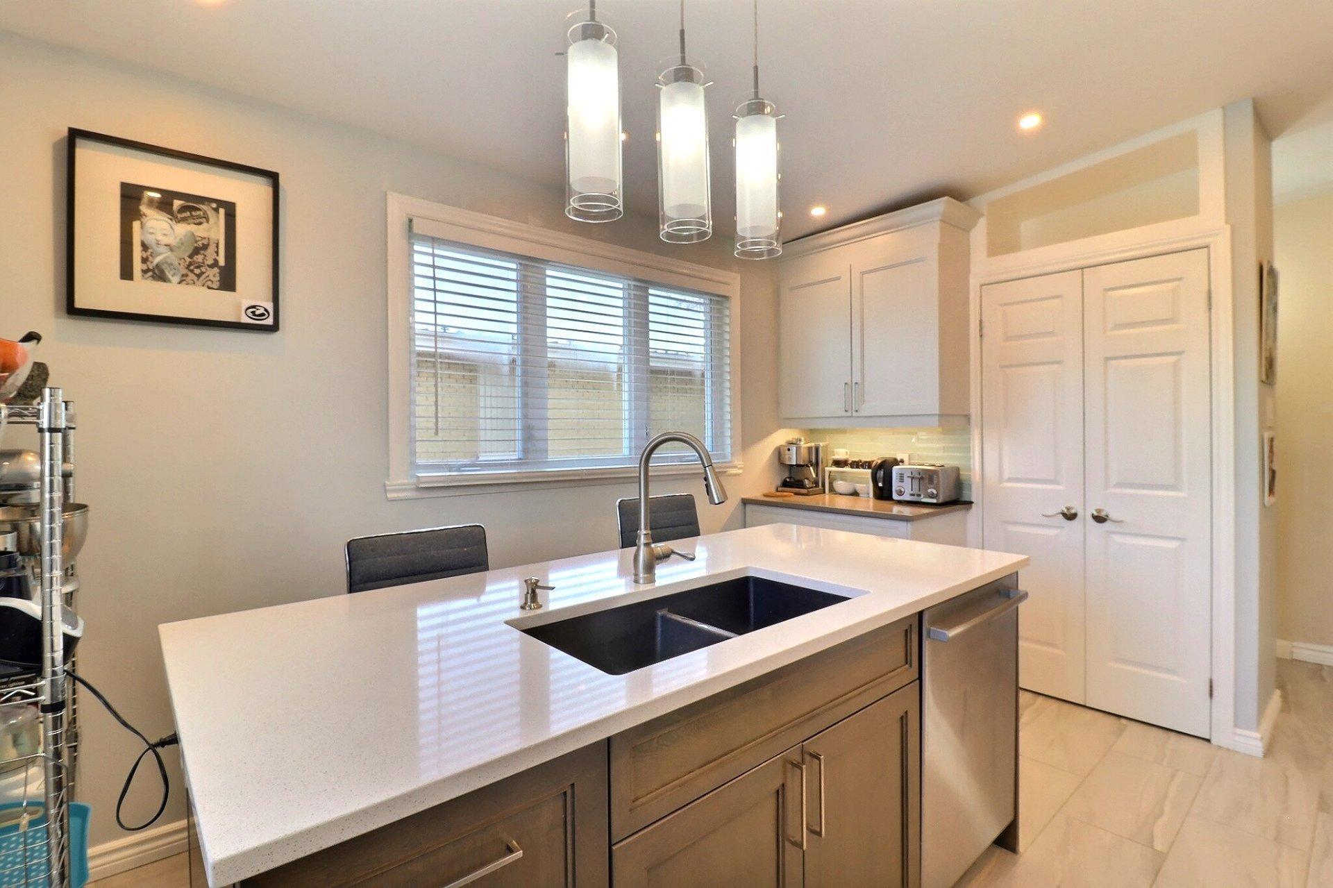 









90


Rue Chalmers

,
Longueuil (Greenfield Park),




QC
J4V3A5

