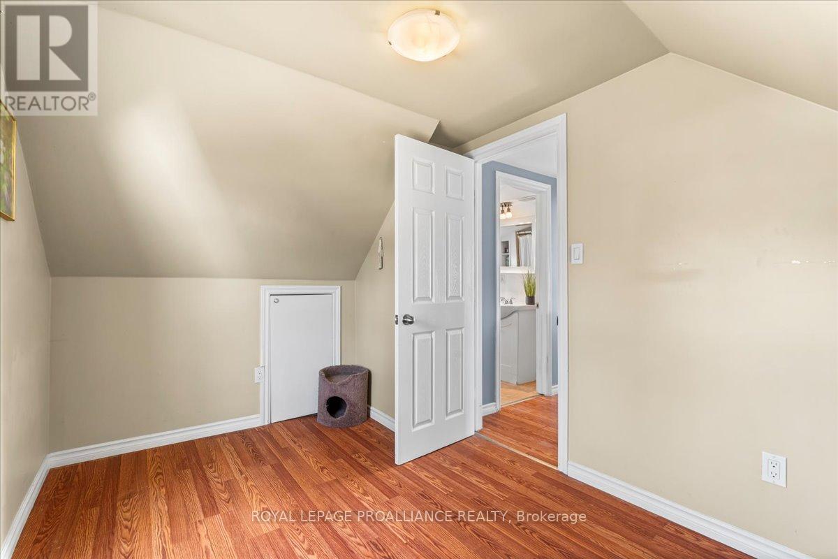 












102 WALLBRIDGE CRESCENT

,
Belleville (Belleville Ward),




Ontario
K8P1Z4

