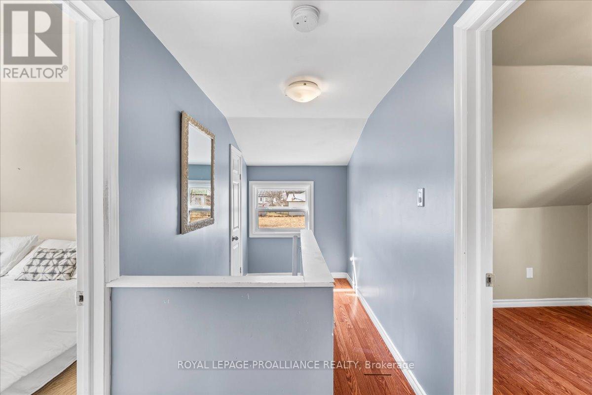 












102 WALLBRIDGE CRESCENT

,
Belleville (Belleville Ward),




Ontario
K8P1Z4

