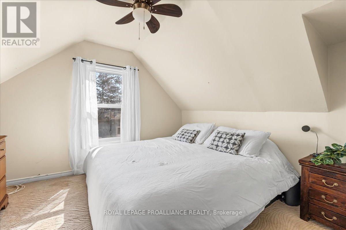 












102 WALLBRIDGE CRESCENT

,
Belleville (Belleville Ward),




Ontario
K8P1Z4

