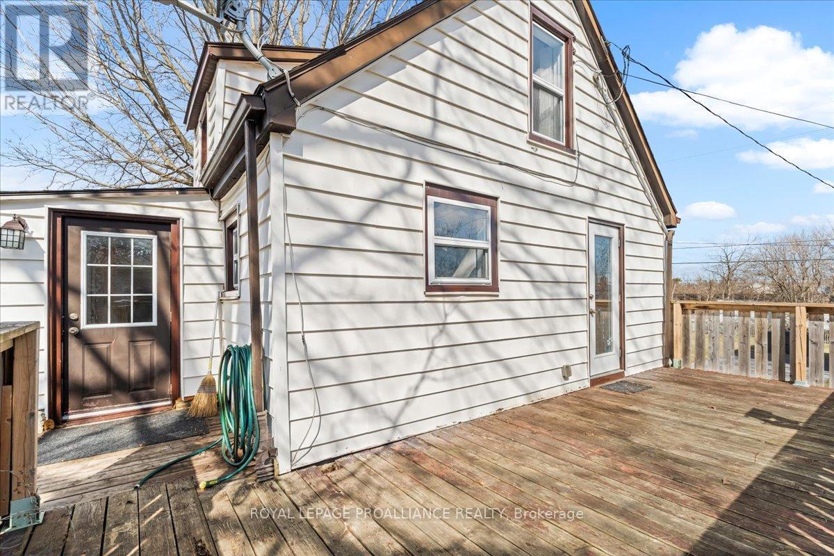 












102 WALLBRIDGE CRESCENT

,
Belleville (Belleville Ward),




Ontario
K8P1Z4

