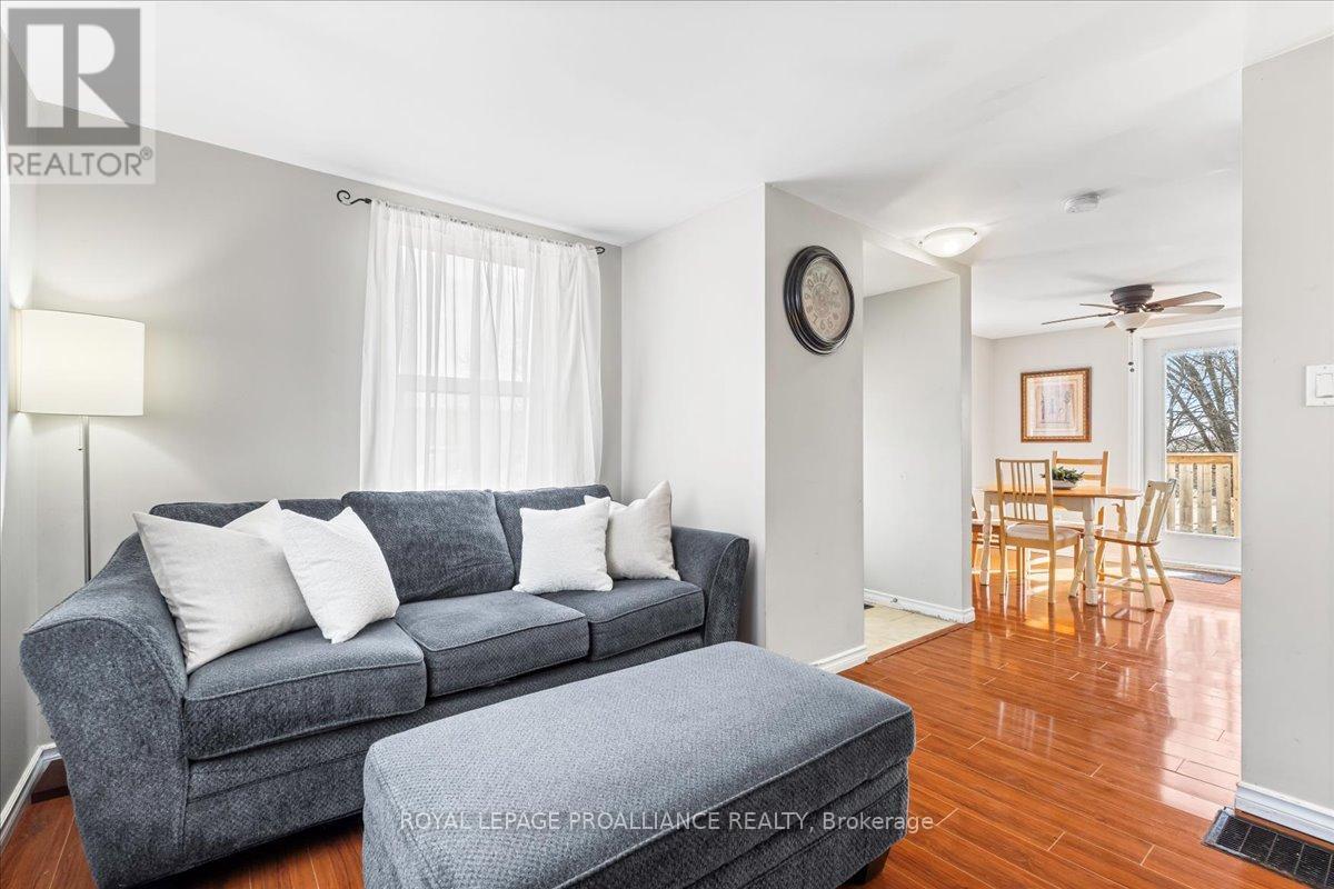 












102 WALLBRIDGE CRESCENT

,
Belleville (Belleville Ward),




Ontario
K8P1Z4

