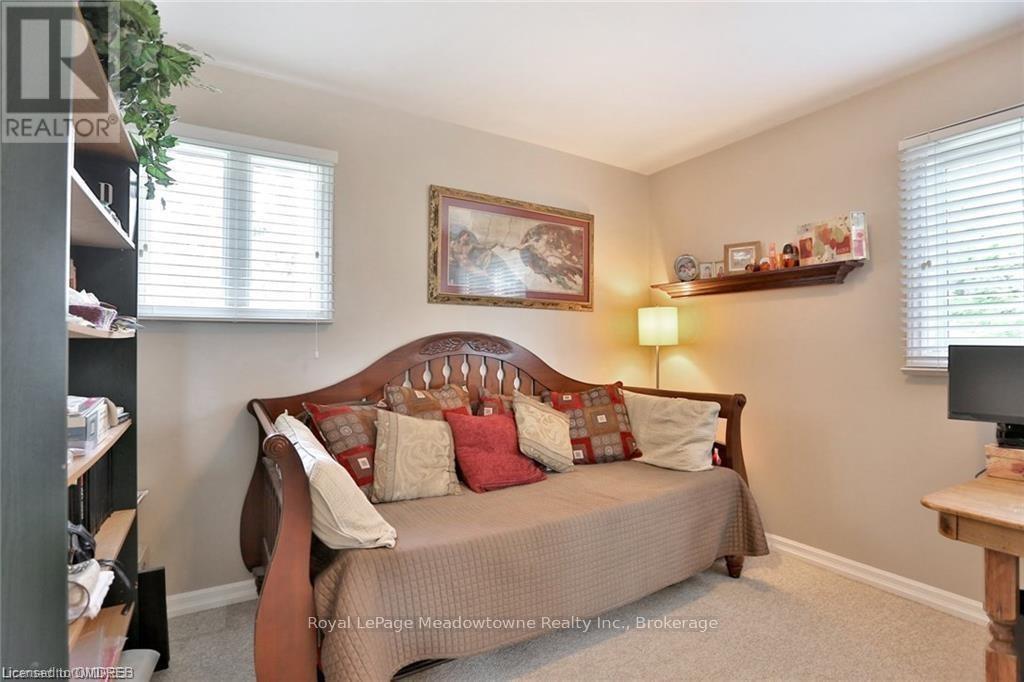 












225/269 CAMPBELL AVENUE E

,
Milton (Campbellville),







Ontario
L0P1B0

