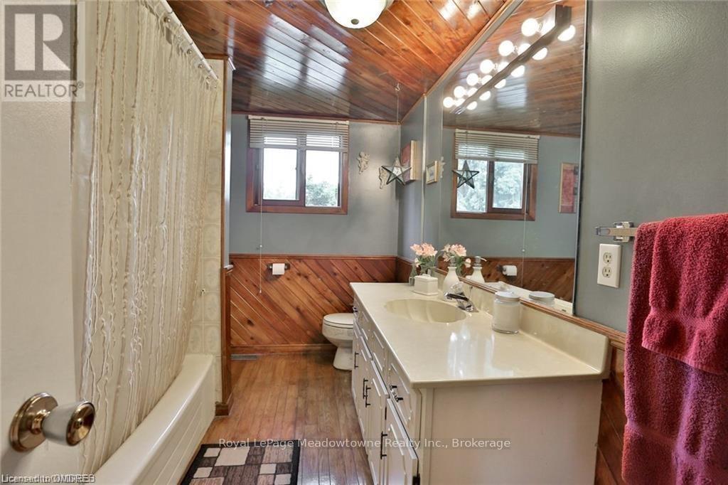 












225/269 CAMPBELL AVENUE E

,
Milton (Campbellville),







Ontario
L0P1B0

