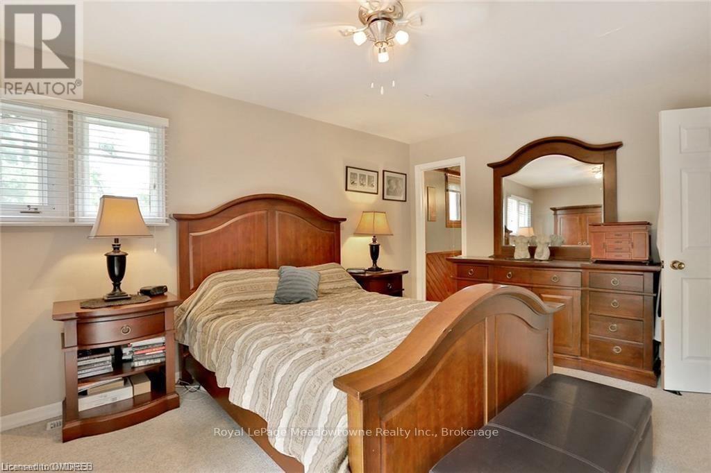 












225/269 CAMPBELL AVENUE E

,
Milton (Campbellville),







Ontario
L0P1B0

