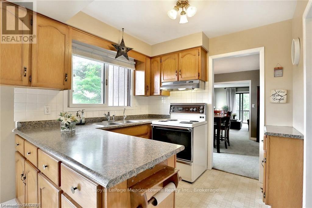 












225/269 CAMPBELL AVENUE E

,
Milton (Campbellville),







Ontario
L0P1B0

