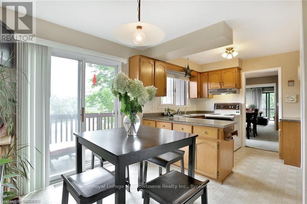 












225/269 CAMPBELL AVENUE E

,
Milton (Campbellville),







Ontario
L0P1B0

