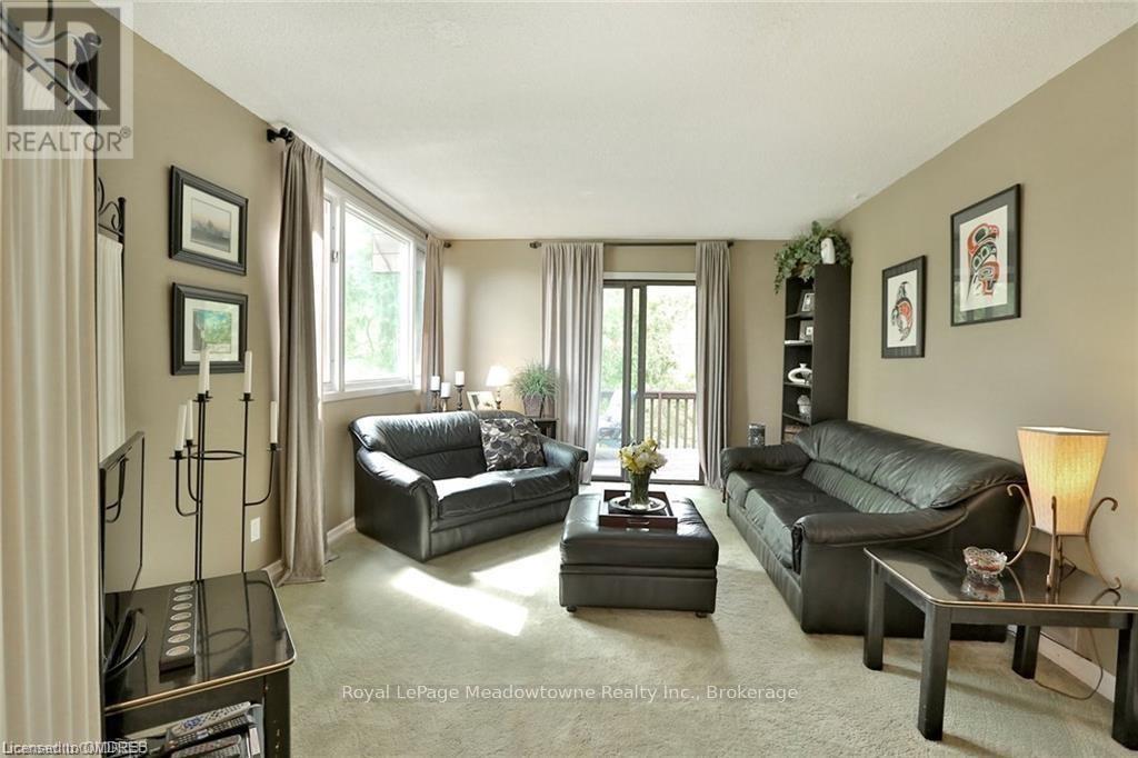 












225/269 CAMPBELL AVENUE E

,
Milton (Campbellville),







Ontario
L0P1B0

