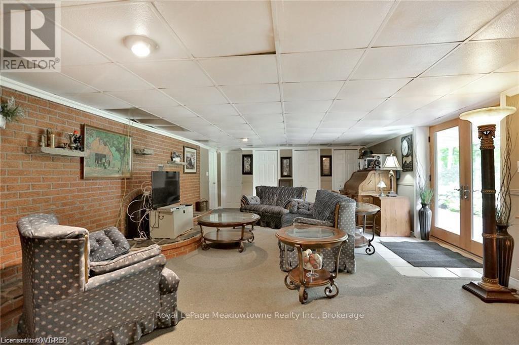 












225/269 CAMPBELL AVENUE E

,
Milton (Campbellville),







Ontario
L0P1B0

