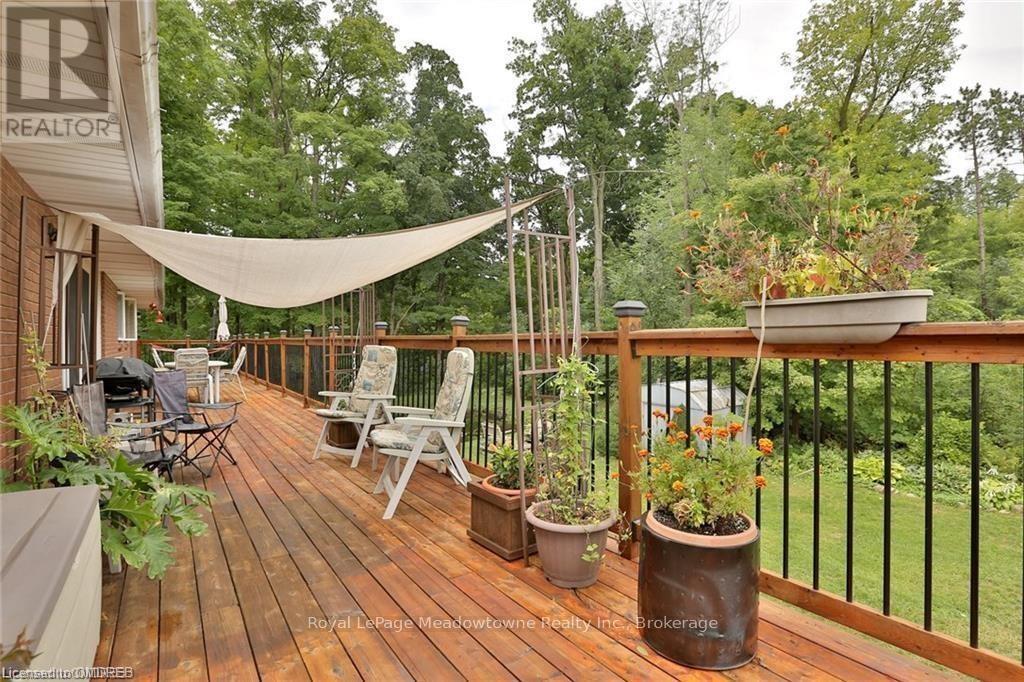 












225/269 CAMPBELL AVENUE E

,
Milton (Campbellville),







Ontario
L0P1B0

