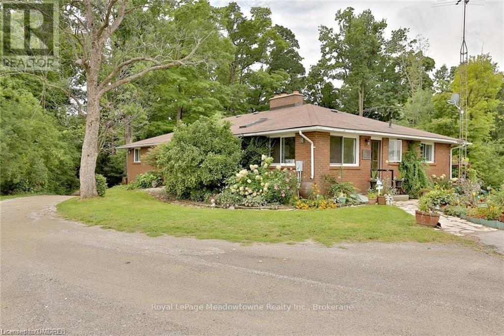 












225/269 CAMPBELL AVENUE E

,
Milton (Campbellville),







Ontario
L0P1B0

