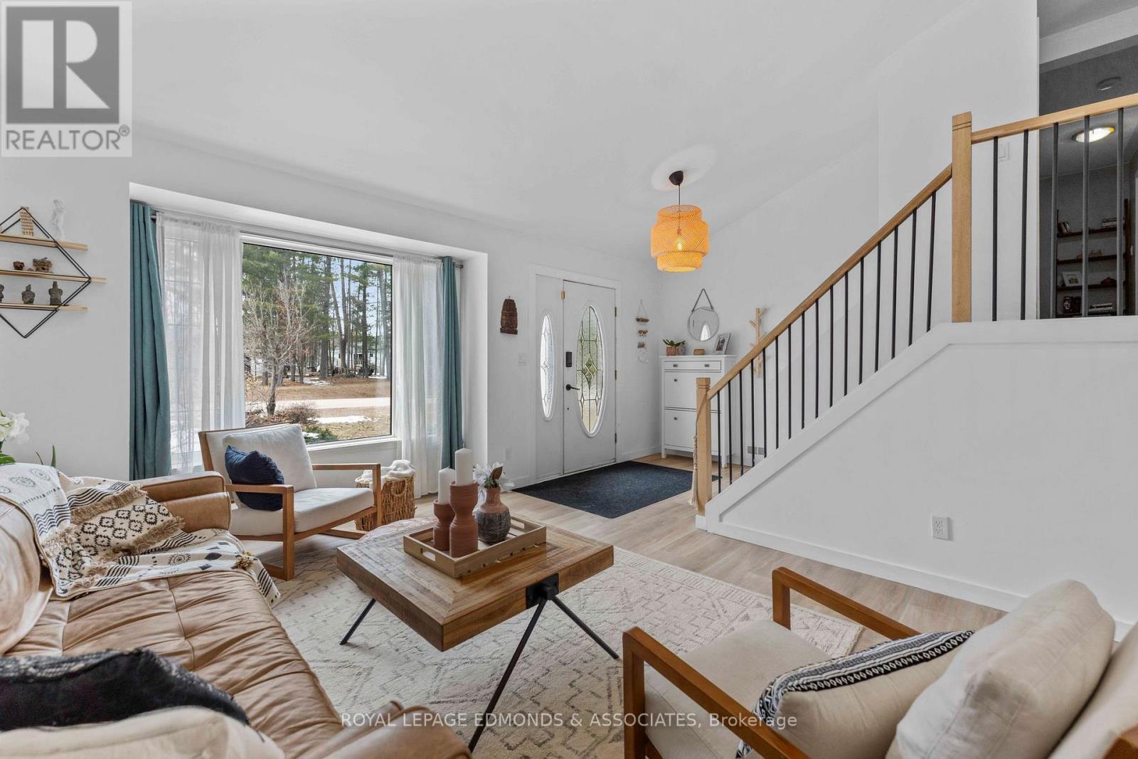 












7 BLUEJAY WAY

,
Petawawa,




Ontario
K8H3N9

