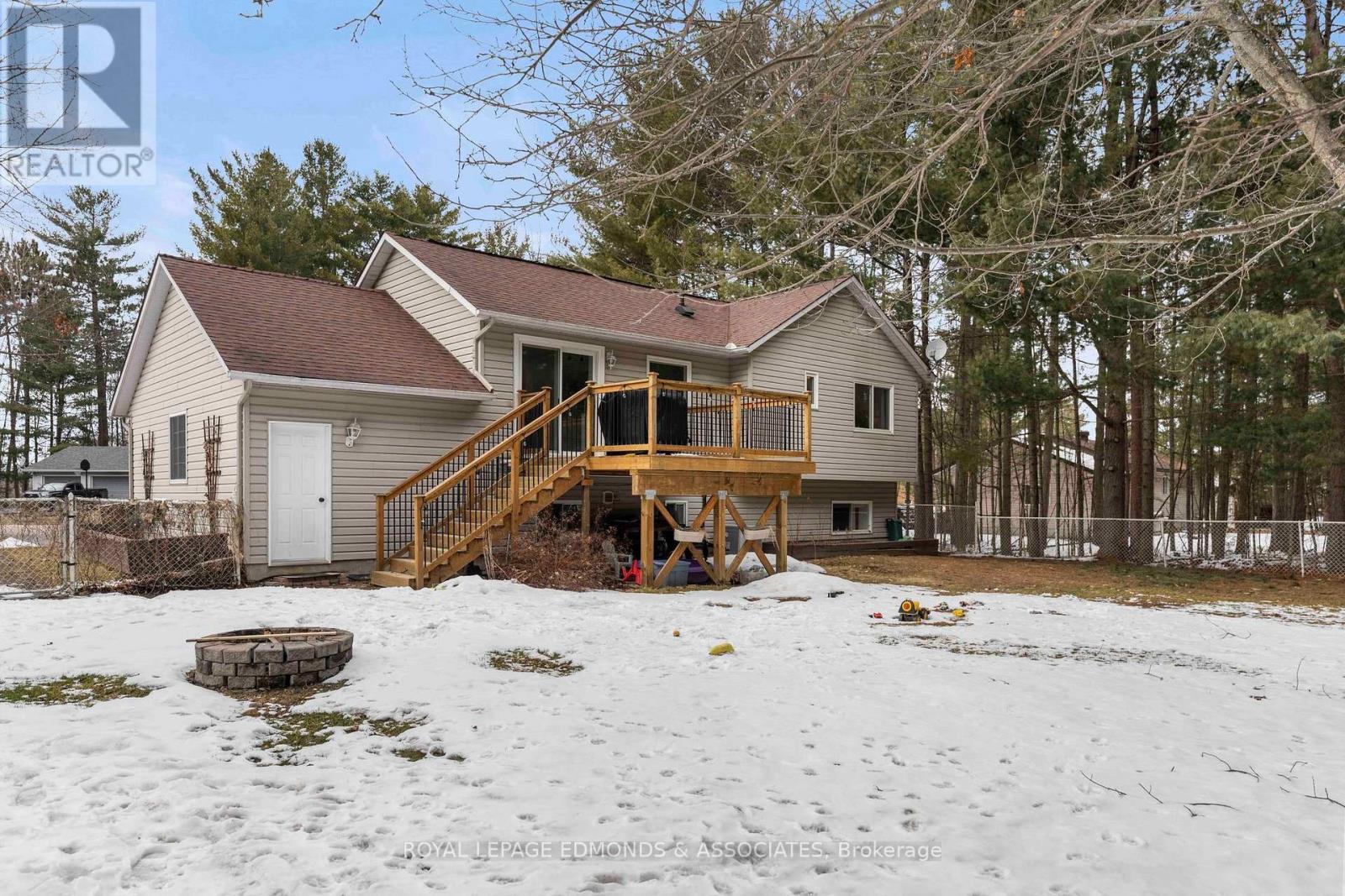 












7 BLUEJAY WAY

,
Petawawa,




Ontario
K8H3N9

