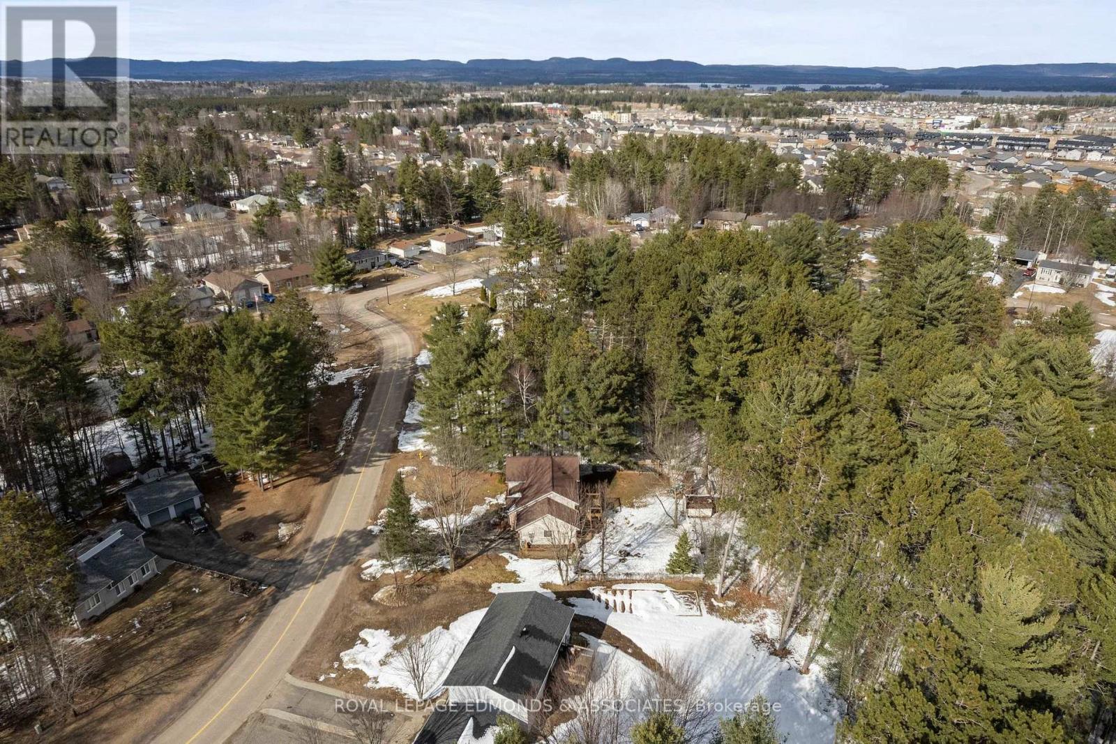 












7 BLUEJAY WAY

,
Petawawa,




Ontario
K8H3N9

