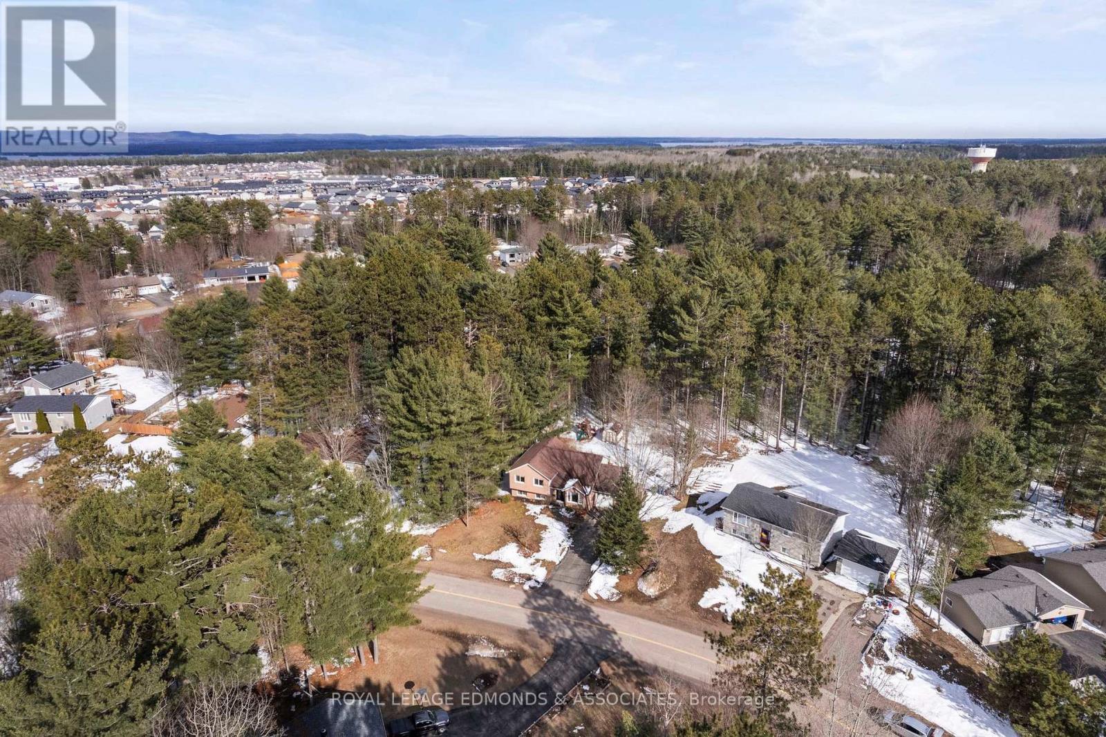 












7 BLUEJAY WAY

,
Petawawa,




Ontario
K8H3N9

