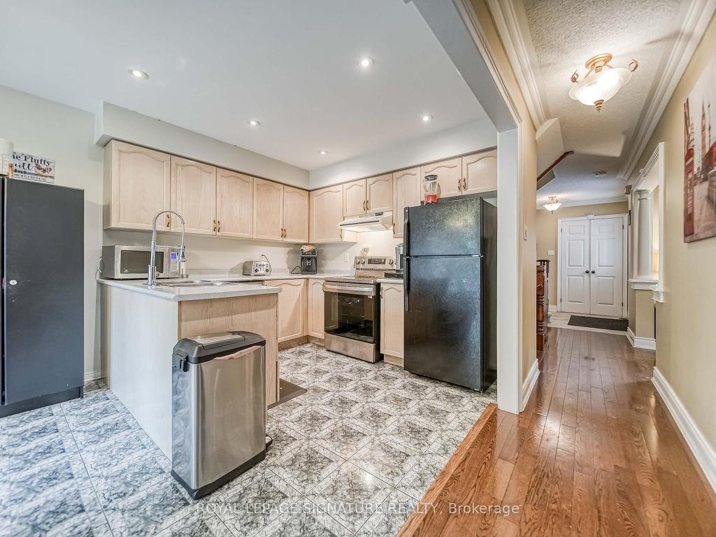 









3206


Forrestdale

Circle,
Mississauga,




ON
L5N 6V4

