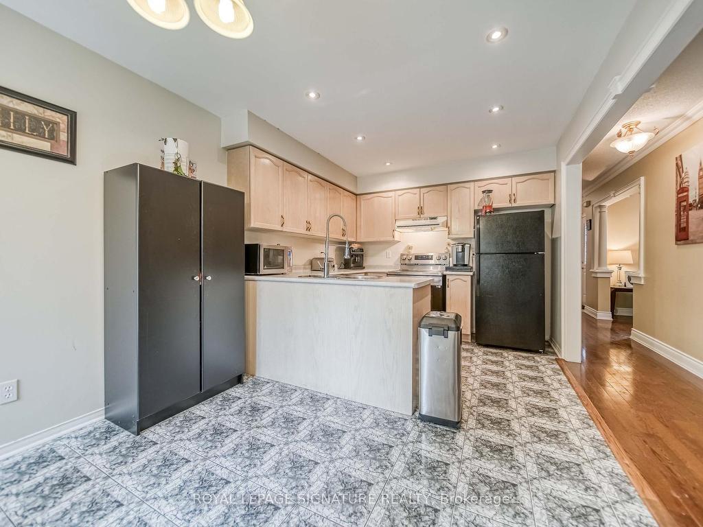 









3206


Forrestdale

Circle,
Mississauga,




ON
L5N 6V4


