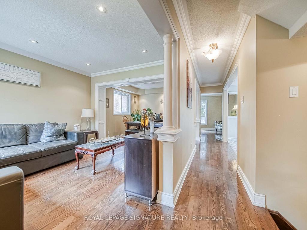 









3206


Forrestdale

Circle,
Mississauga,




ON
L5N 6V4


